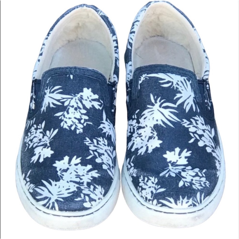 UGG Blue & White Slip On Shoes
Size 5.5